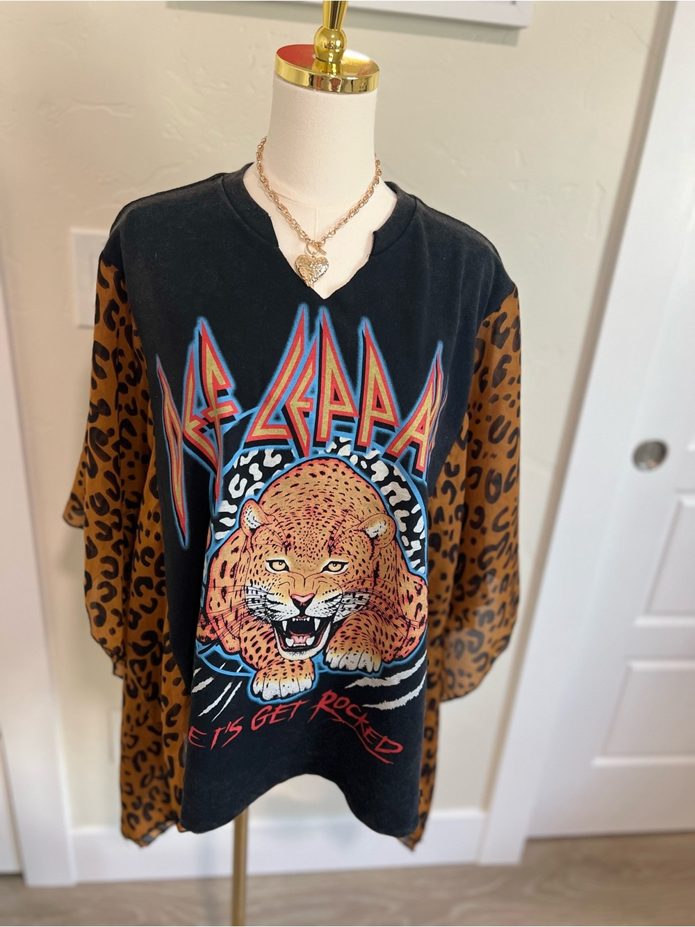 Upcycled Def Leppard Band Tee with Leopard Print Sleeves O/S 🌷
